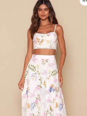 Lulus Floral Eyelet cropped tank - White Floral